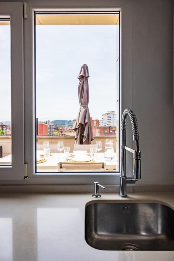 Lujoso Atico Entre 2 Playas Con Garaje, Terraza, Vistas Y Wifi Apartman Gijón Kültér fotó